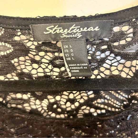 Floral peplum top with lace back - Picture 3 of 3